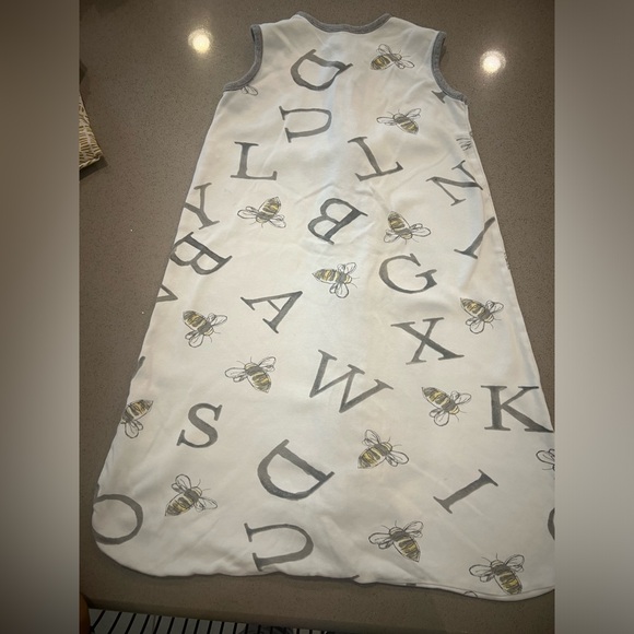 A-Bee-C Organic Beekeeper? Wearable Baby Blanket - Picture 3 of 3